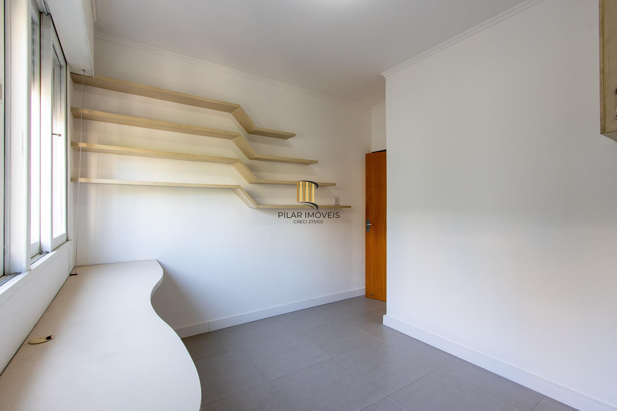 Apartamento à venda no bairro Moinhos de Vento, em Porto Alegre – RS. Com área privativa de 100.73m².