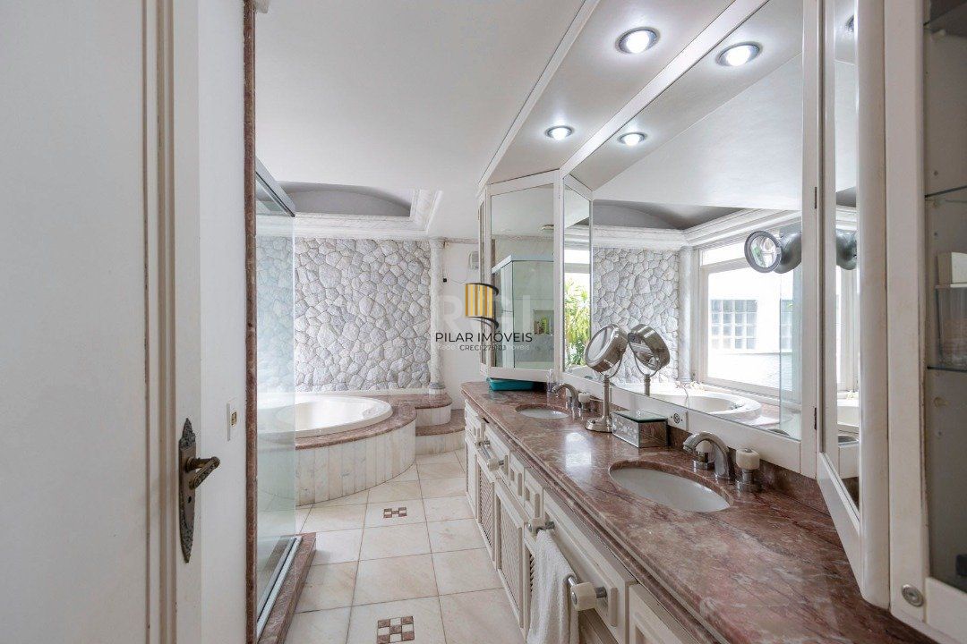 Casa para Venda - 800m², 3 dormitórios, sendo 3 suites, 4 vagas - Vila Assunção
