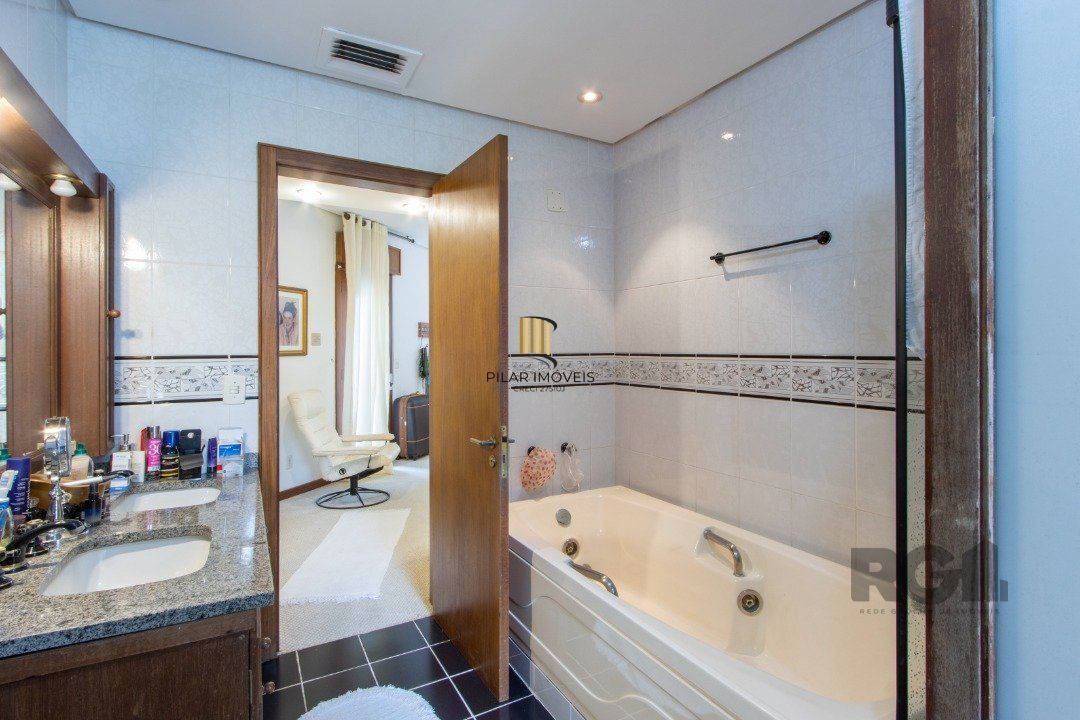 Apartamento 4 dormitórios no bairro Petrópolis