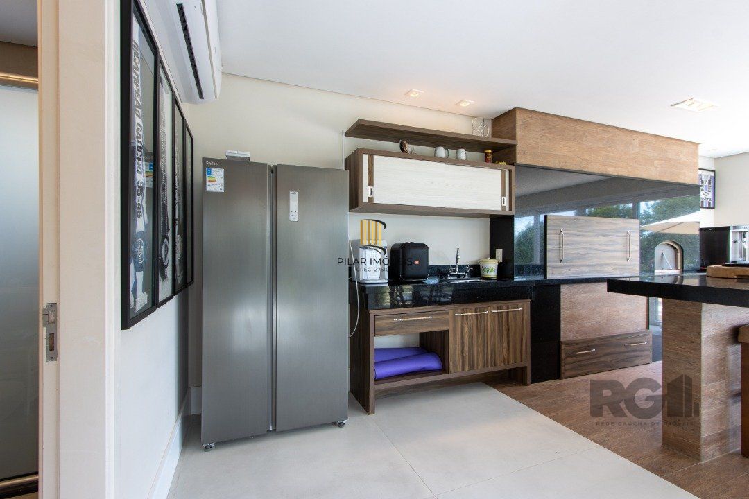 Excelente residência no Condomínio Terra Ville com aproximadamente 474,74m² privativos.