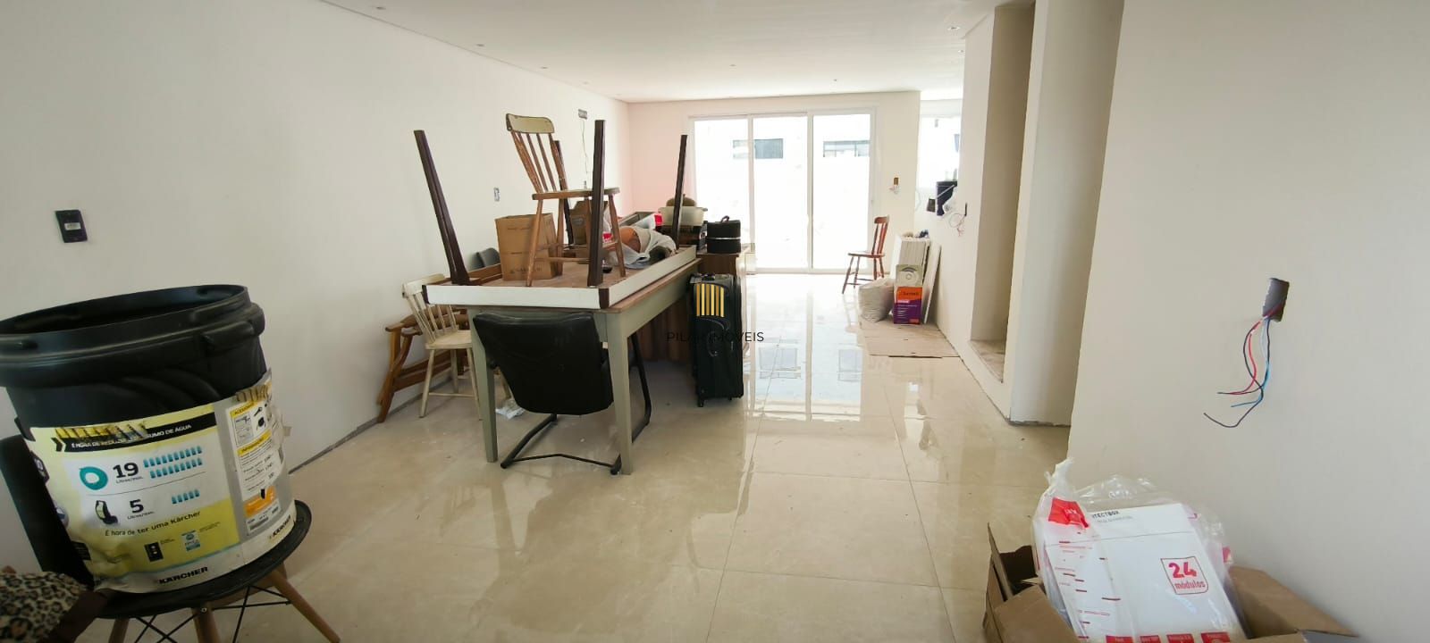 Casa em Condomínio à venda, bairro Campo Novo,  3 quartos (1 suite),  3 banheiros, 1 vaga