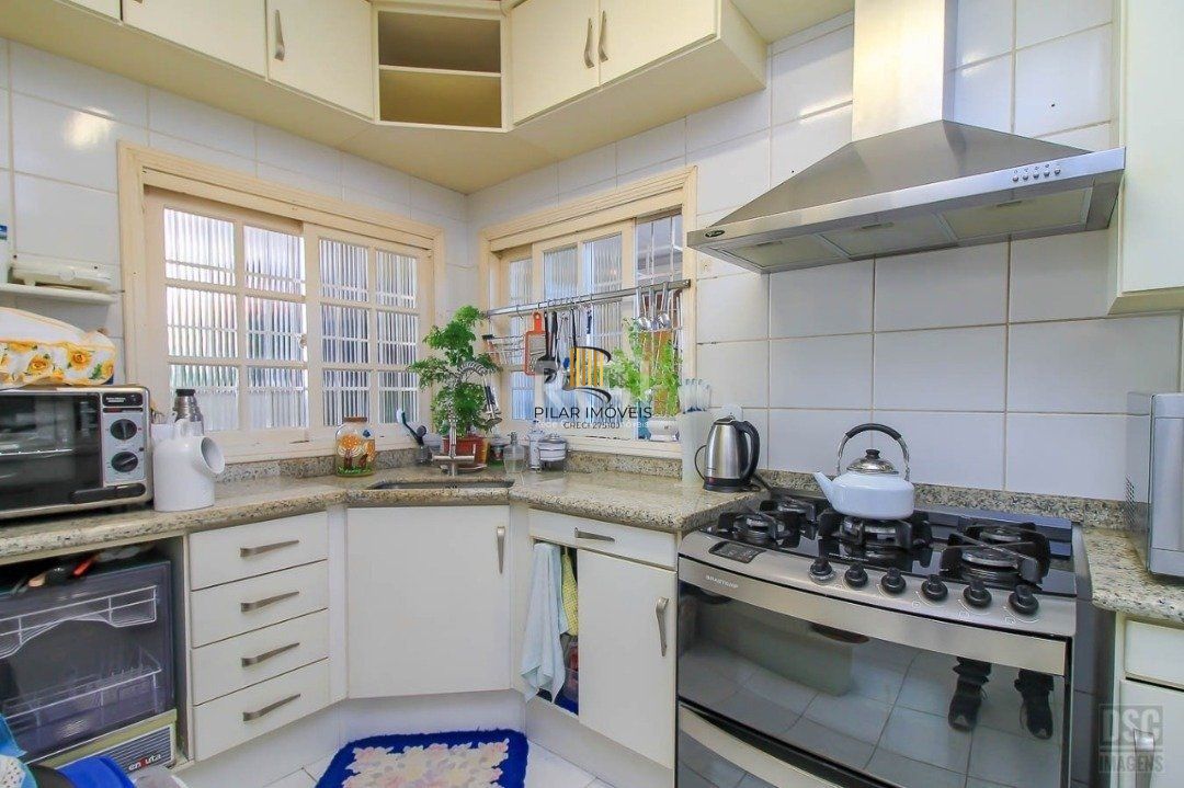 casa Living para 3 ambientes com lavabo, cozinha com pia e armários planejados