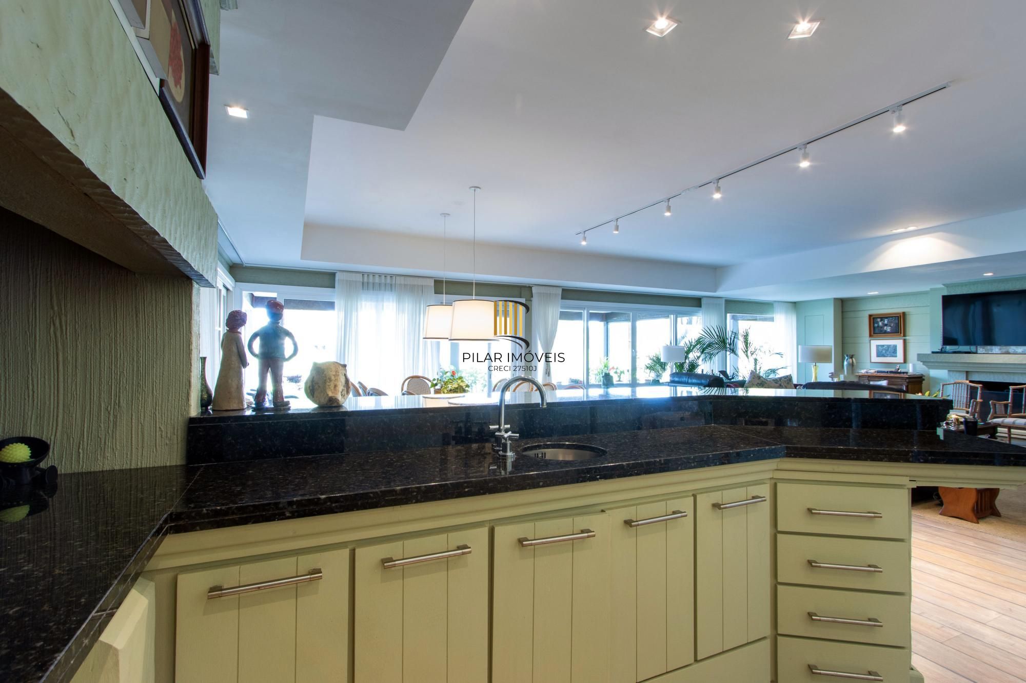 Casa térrea/2.371m2 de terreno no Condomínio Terra Ville, com fundo para o lago.