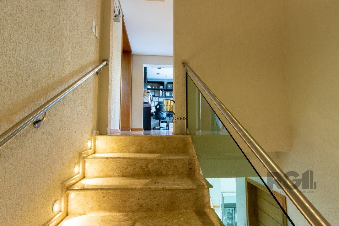 Casa com 5 suites com area privativa 714,00