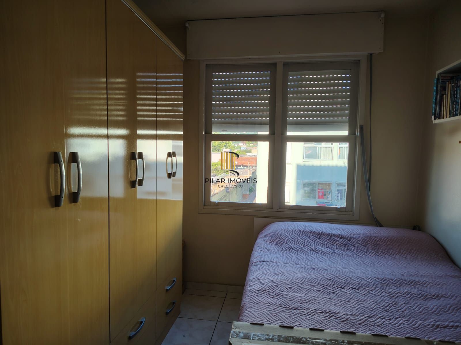 Apartamento de 2 dormitórios, 1 vaga, no bairro Camaqua.