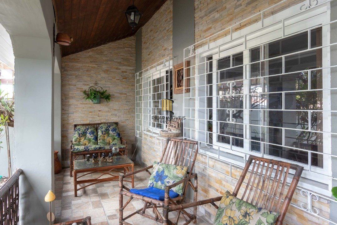 Casa para Venda com 3 dormitórios, sendo 1 suites e 4 vagas no bairro Ipanema