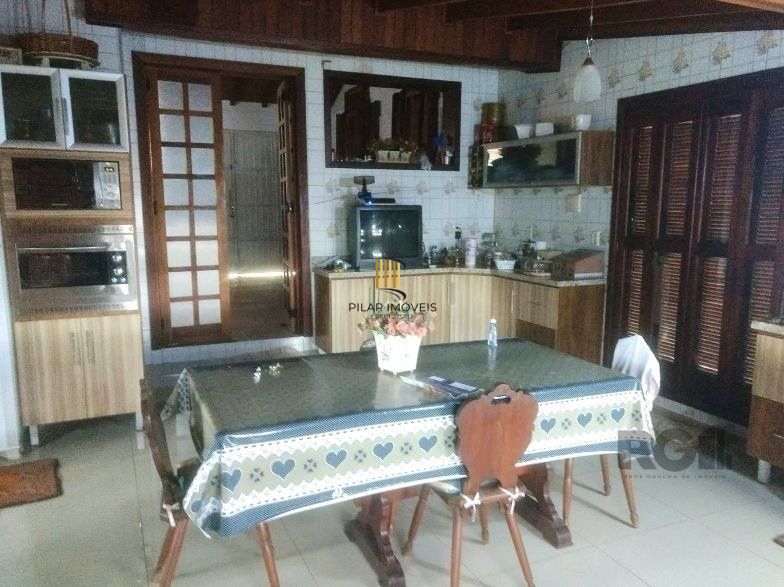 Casa para Venda - 250m², 3 dormitórios, sendo 1 suites, 4 vagas - Taruma