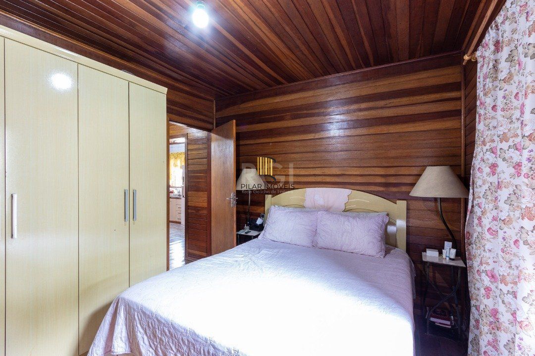 Casa para Venda - 54m², 2 dormitórios, 4 vagas - Cristal