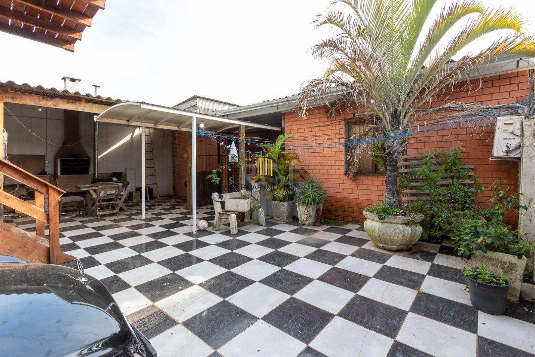 Sobrado para Venda - 300m², 3 dormitórios, sendo 1 suites, 3 vagas - Cavalhada