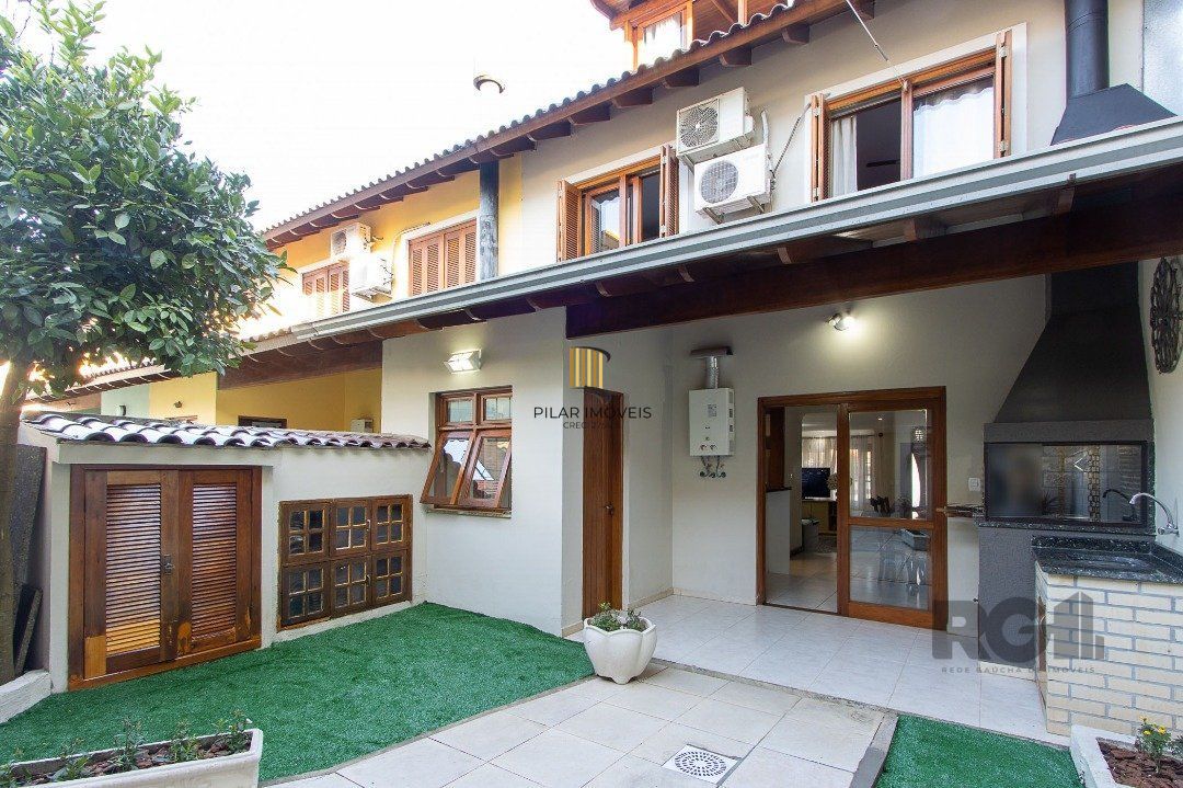 Casa para Venda - 300m², 5 dormitórios, sendo 1 suites, 4 vagas - Portal do Guarujá