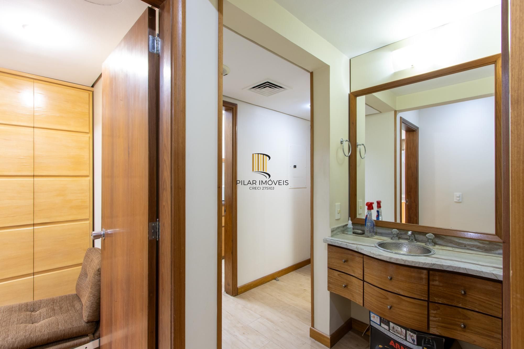 Conjunto comercial na Moinhos de Vento.