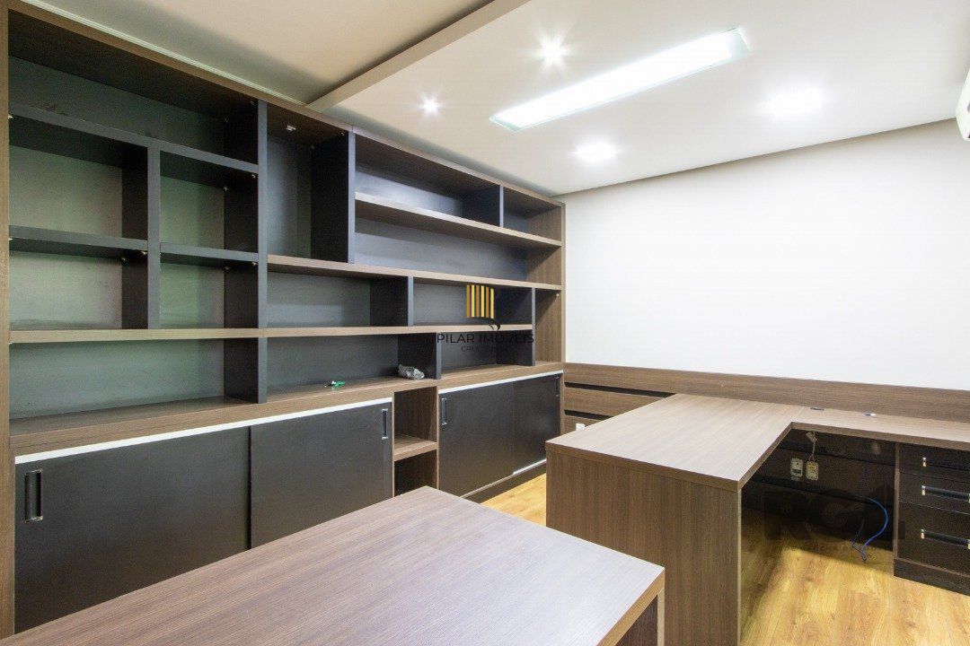 Excelente casa comercial com aproximadamente 300m² de área construída