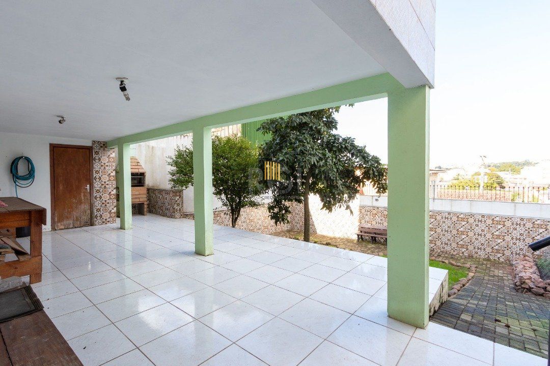 Casa para Venda - 300m², 5 dormitórios, 2 vagas - Cavalhada