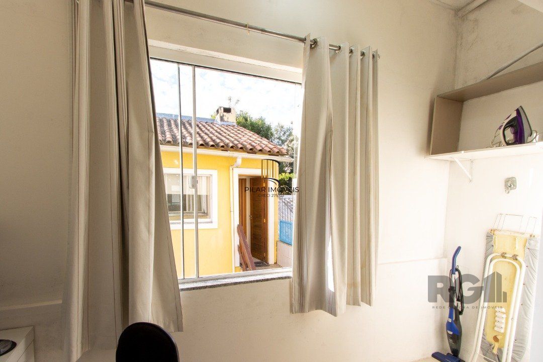 Casa para Venda - 204m², 3 quartos, 2 suites, 1 vaga - Caminhos do Sol - Guarujá
