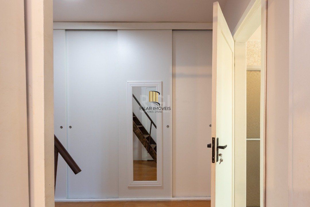 Sobrado para Venda - 356.93m², 4 dormitórios, sendo 2 suites, 4 vagas - Tristeza
