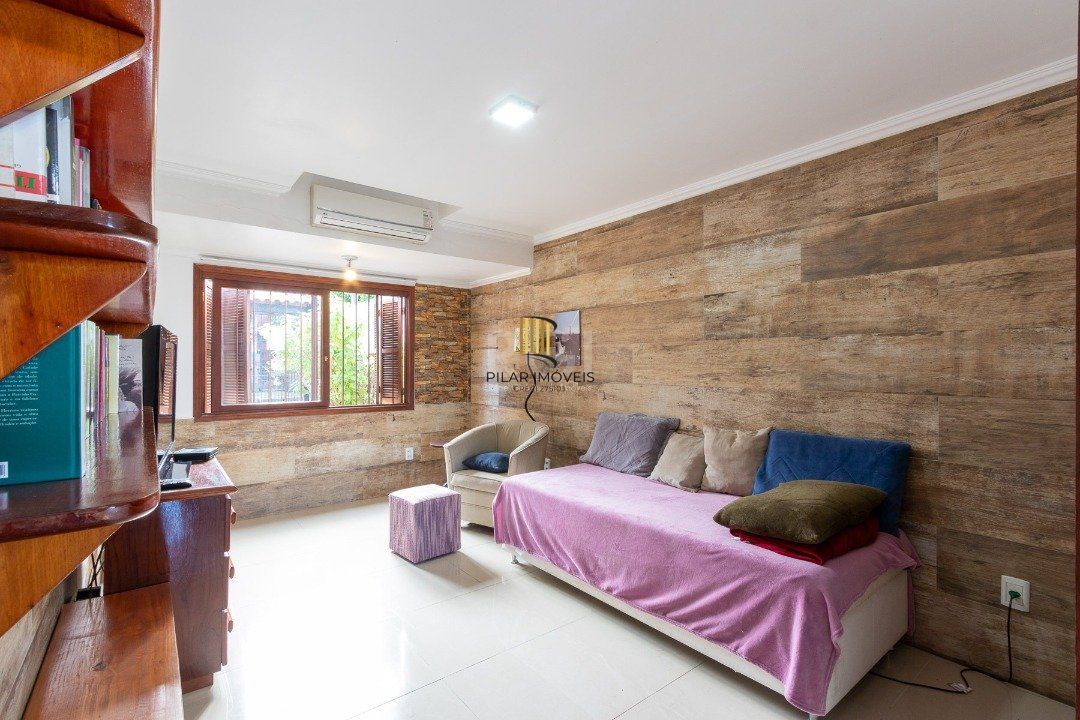 Casa para Venda - 300m², 5 dormitórios, 2 vagas - Cavalhada