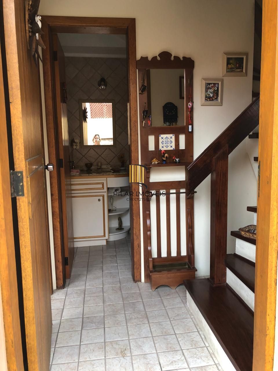 Casa de condomínio, 3 quartos, 1 suíte, 1 vaga coberta, no bairro Espirito Santo.