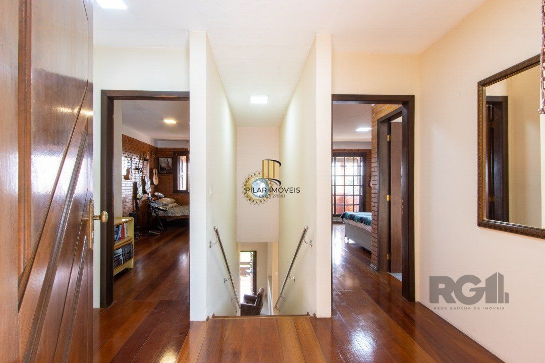 Casa para Venda - 220m², 3 dormitórios, sendo 2 suites, 5 vagas - Espirito Santo