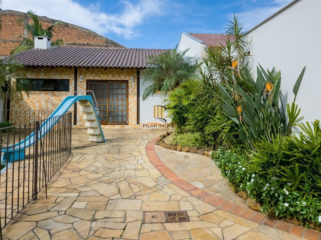 Casa 4 dormitórios no bairro Glória