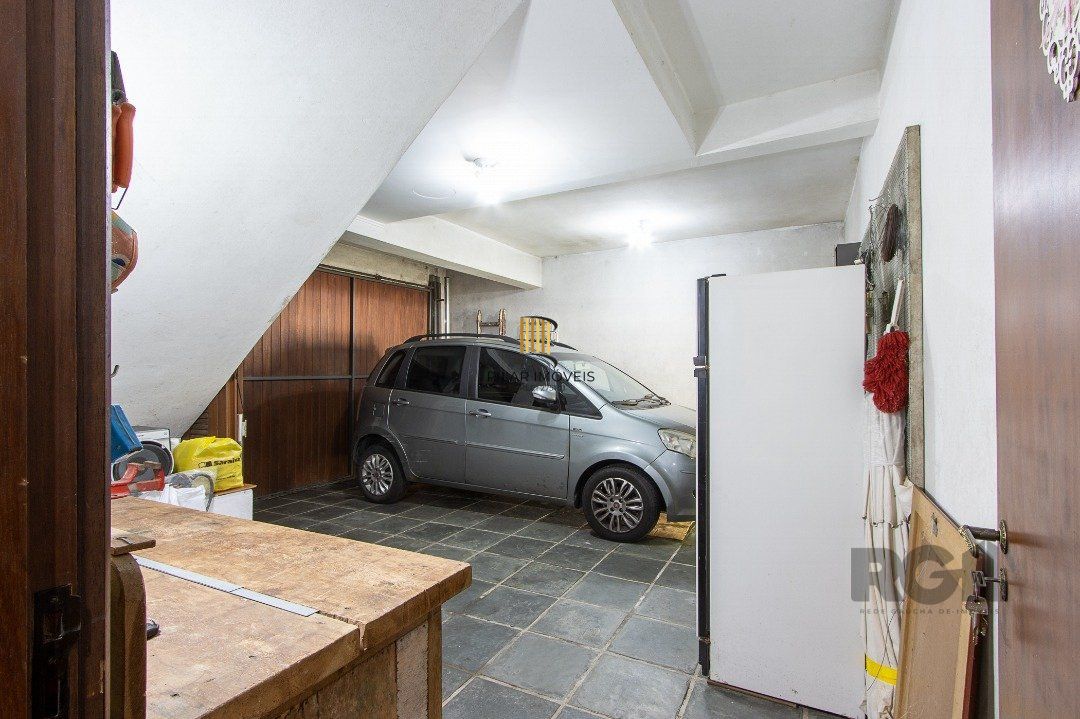 Casa para Venda - 300m², 3 dormitórios, sendo 1 suites, 4 vagas - Nonoai