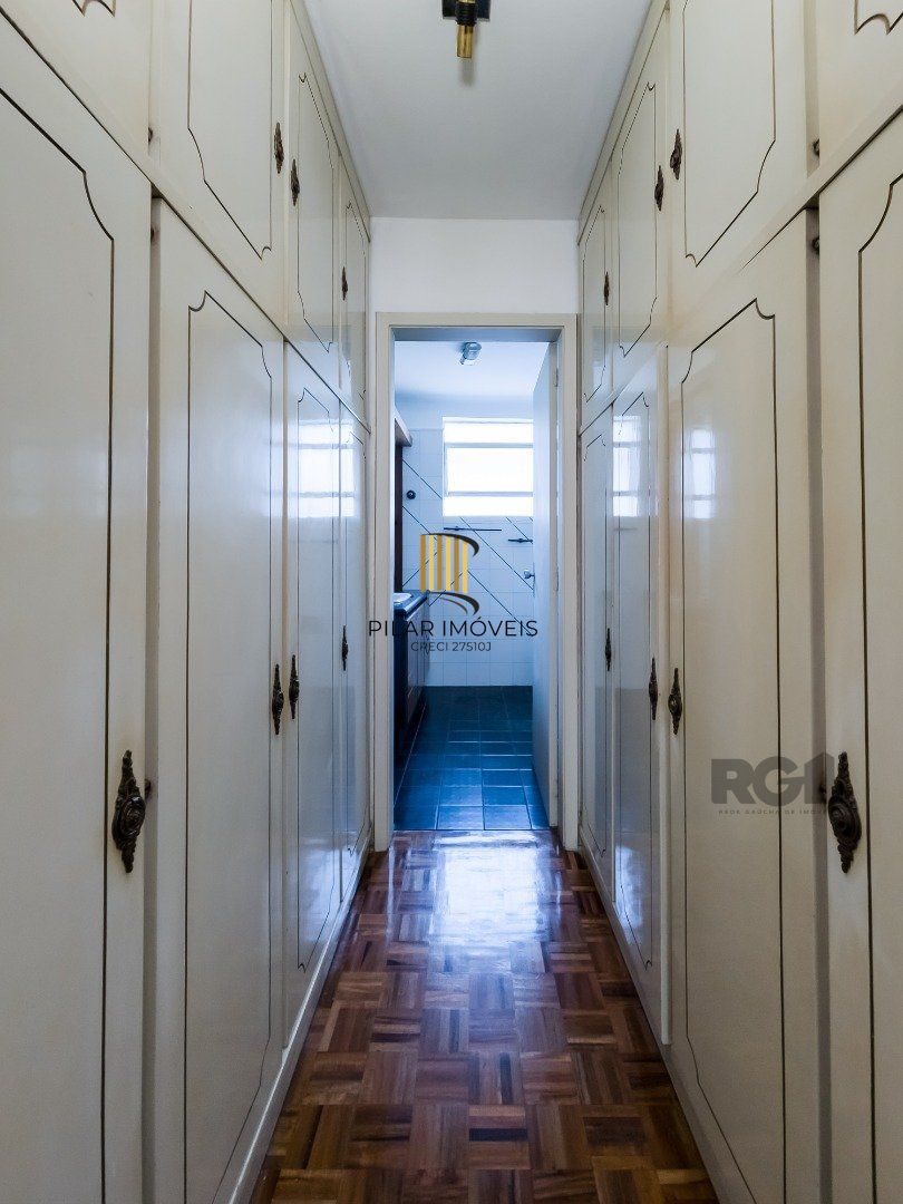 Apartamento, 3 quartos, 1 suite, dependência de empregada, elevador - Centro Histórico - Porto Alegre