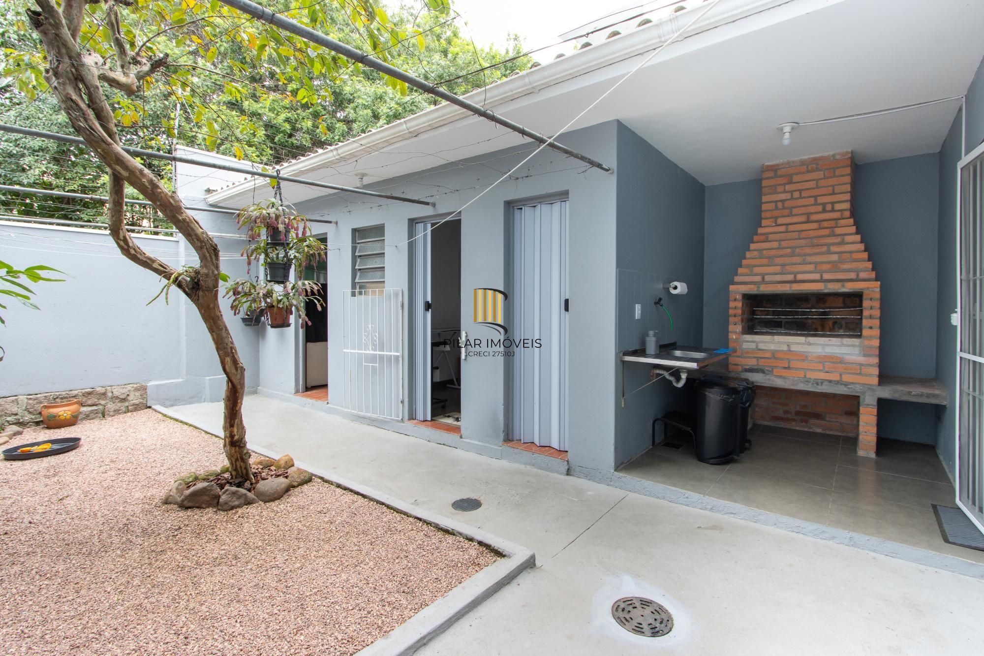 Casa TODA Reformada à Venda  – Mobiliada