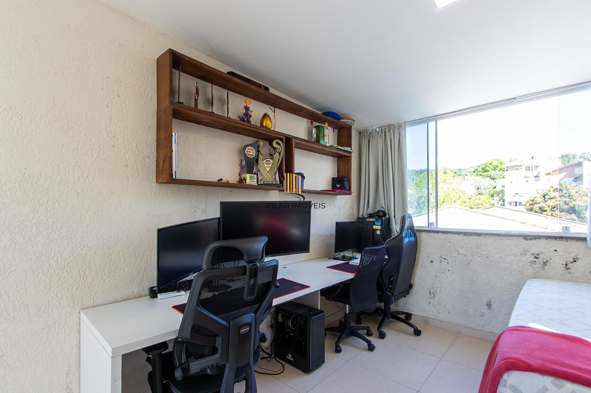 Ótima casa com 3dormitórios 1 suite no bairro Tristeza