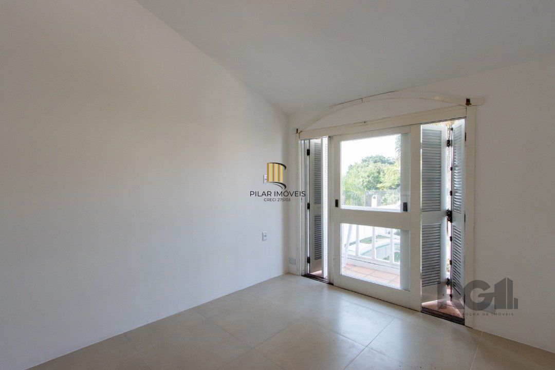 Casa para Venda - 337m², 3 dormitórios, sendo 1 suites, 3 vagas - Cristal