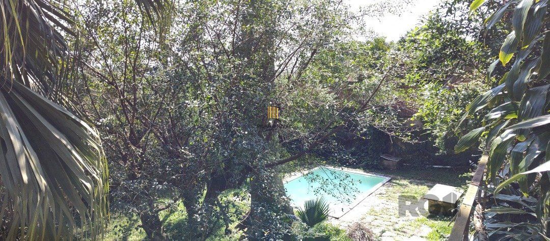 Casa com 4 quartos, suite, piscina, amplo terreno - Bairro Sétimo Céu