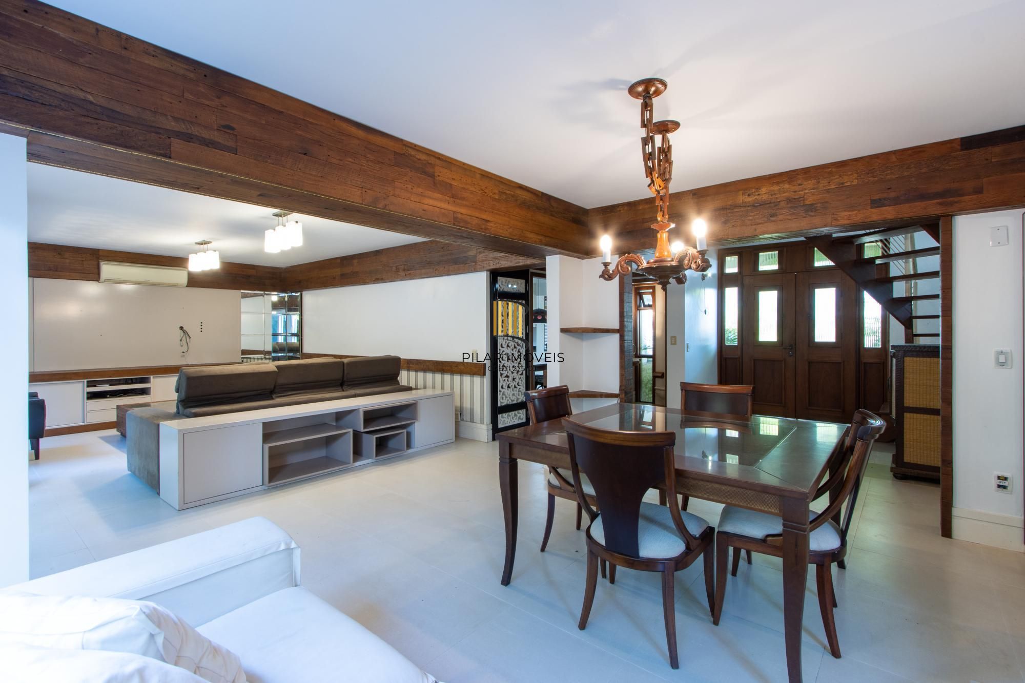 Excelente Casa em Condominio Fechado com 440,60m Dormitórios, sendo 2 Suítess