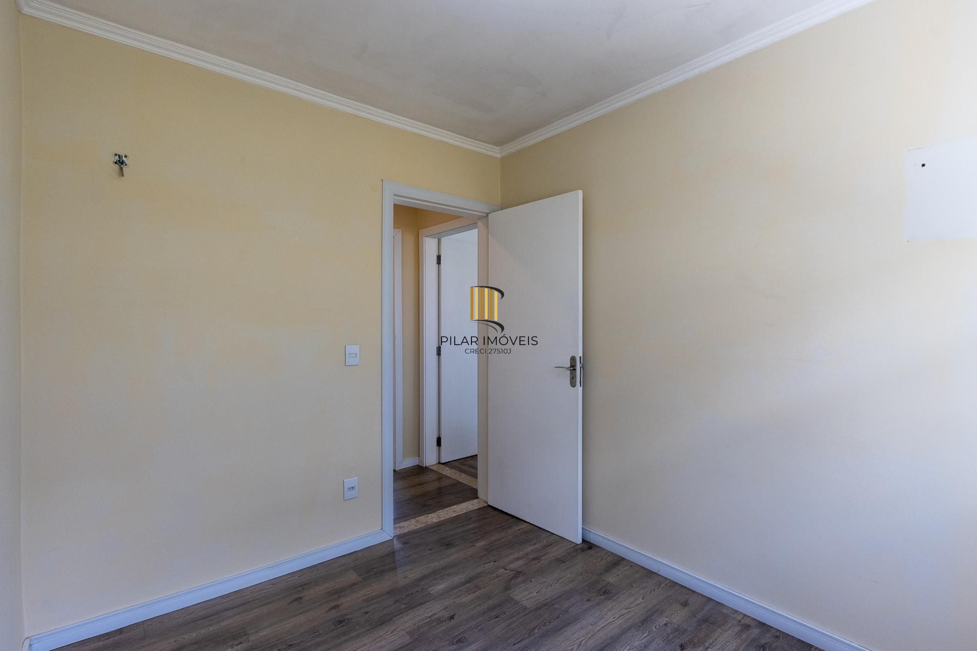 APARTAMENTO REFORMADO, 3 QUARTOS, 1 VAGA ROTATIVA - BAIRRO CAMAQUÃ