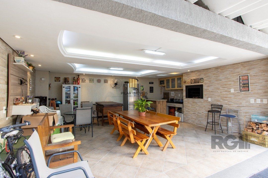 Casa 3 dormitórios no bairro Medianeira