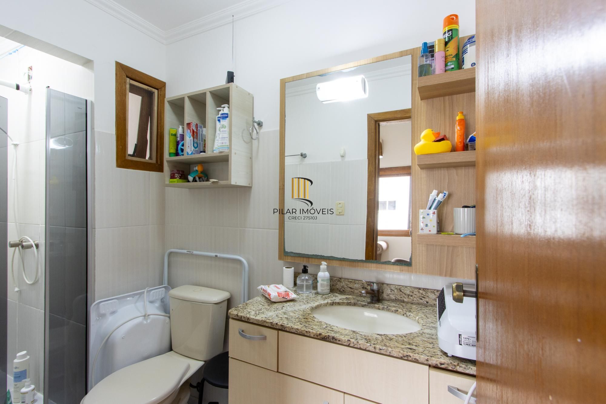 Sobrado no Lagos de Nova Ipanema com 149,54m², possui 03 dormitórios, sendo 1 suíte, garagem para 3 carros