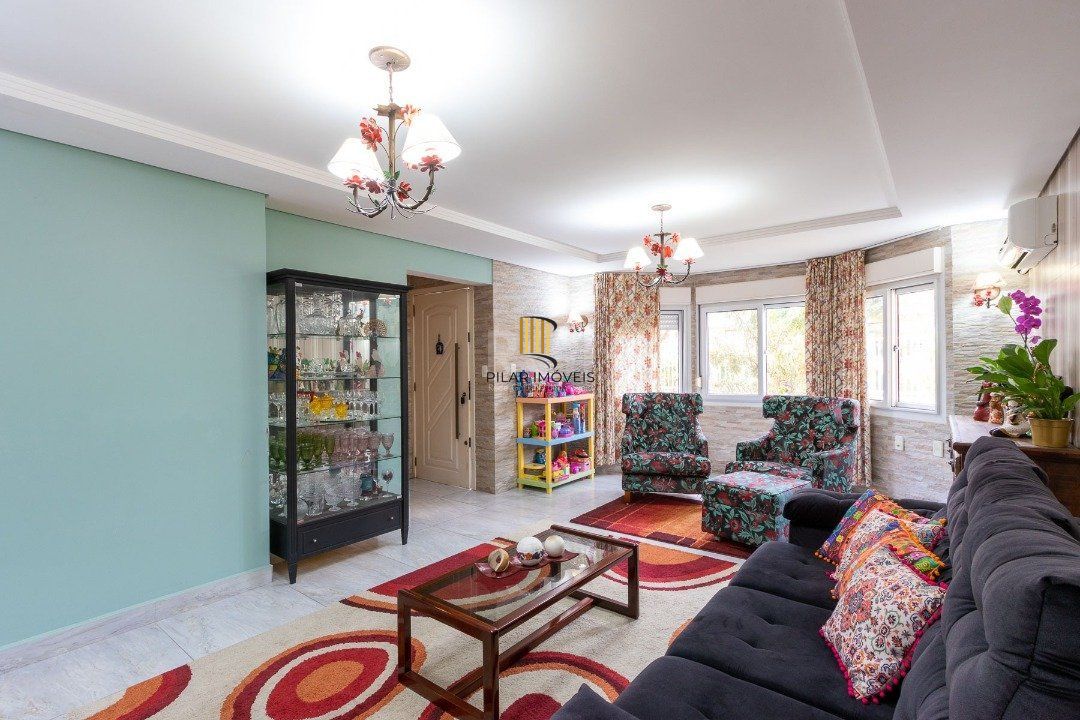 Casa para Venda - 342m², 3 dormitórios, sendo 2 suites, 2 vagas - Espírito Santo