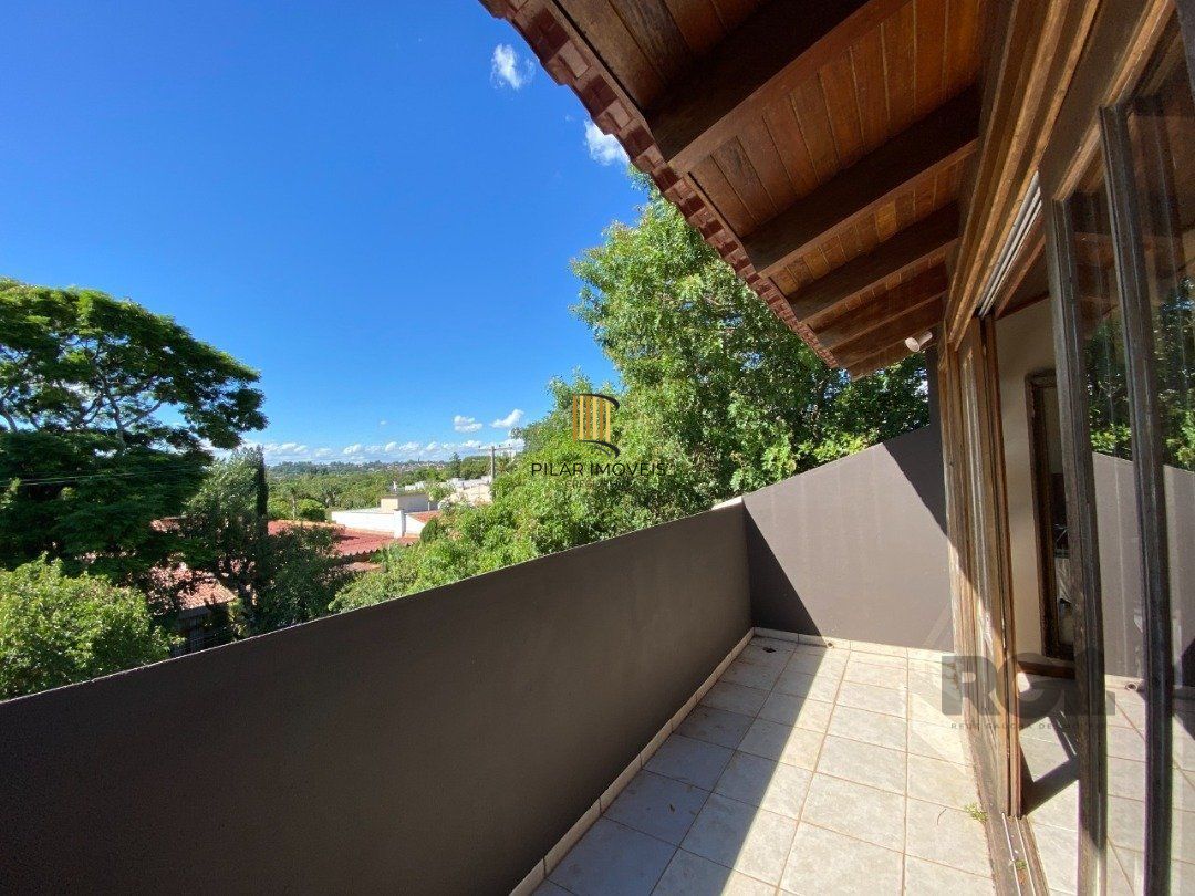 Casa para Venda - 350m², 4 dormitórios, sendo 4 suites, 4 vagas - Tristeza