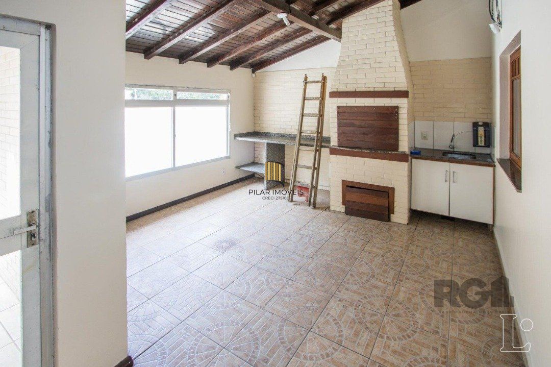 Casa 3 dormitórios no bairro Hípica