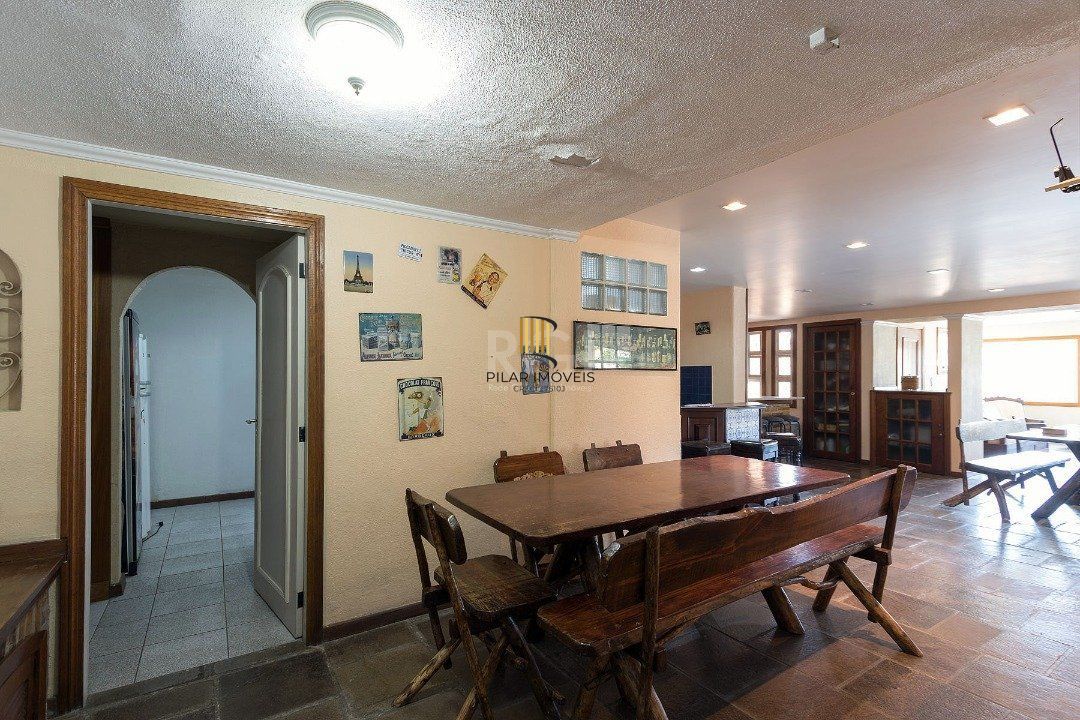 Casa para Venda - 320m², 5 dormitórios, sendo 2 suites, 3 vagas - Tristeza