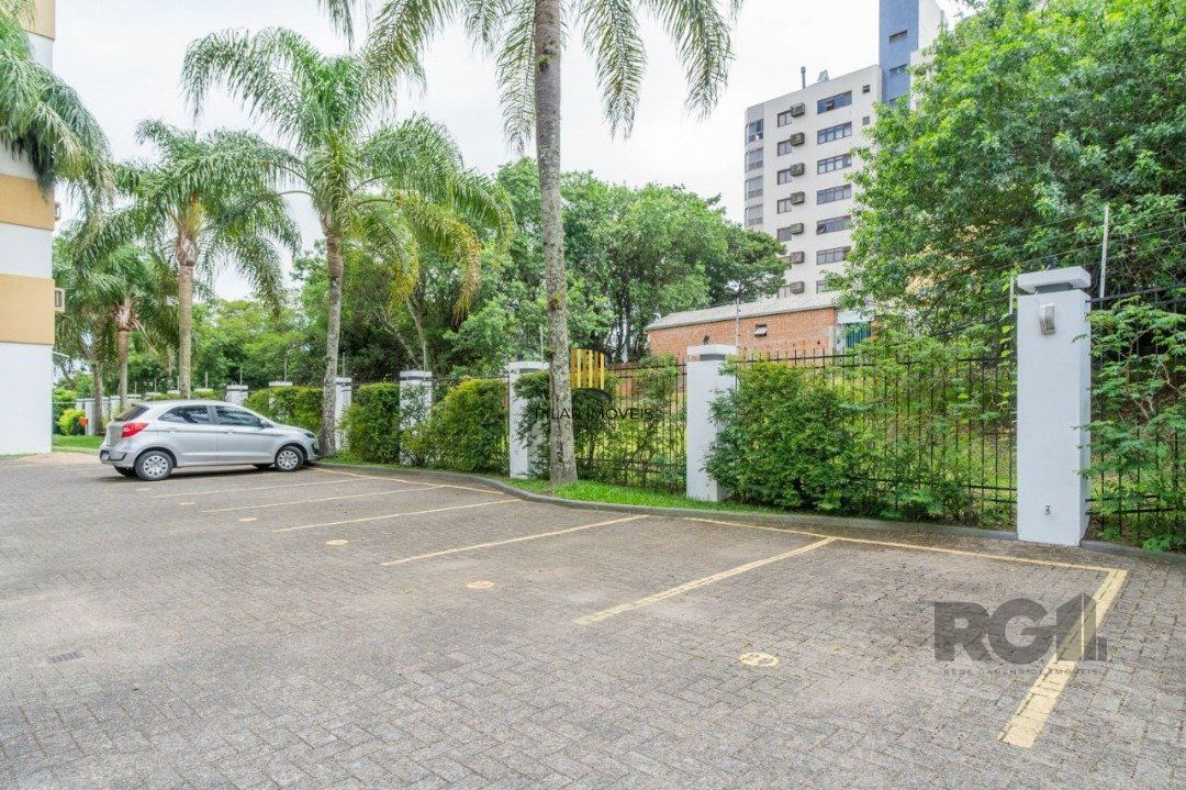 Ótimo apartamento, reformado , dois dormitórios e uma suíte, vaga escriturada.