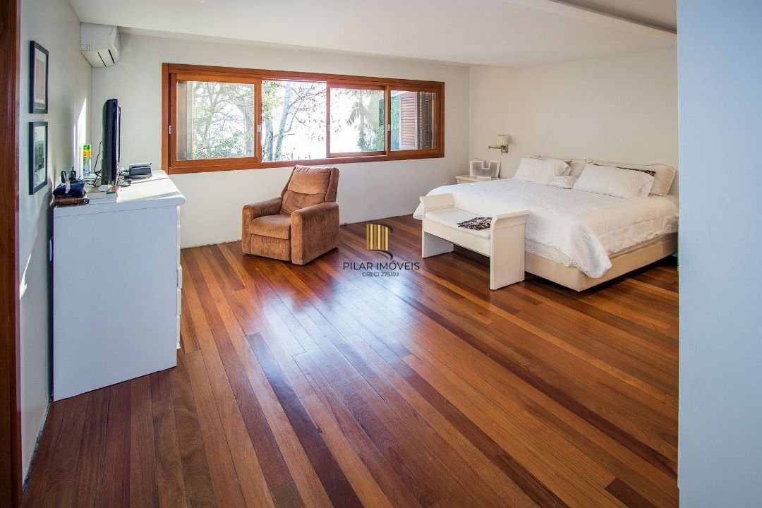 Casa para Venda - 420m², 4 dormitórios, sendo 3 suites, 5 vagas - Tristeza