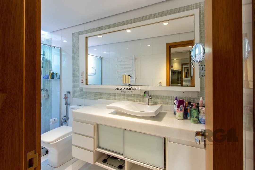 Casa com 5 suites com area privativa 714,00