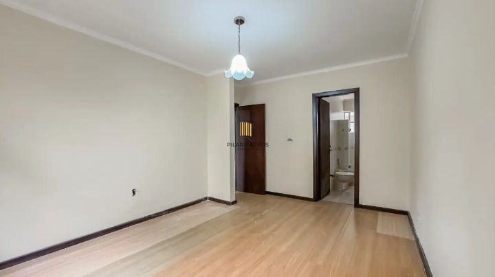 Casa de 3 dormitórios, 1 suíte e 3 vagas de garagem, bairro Ipanema.