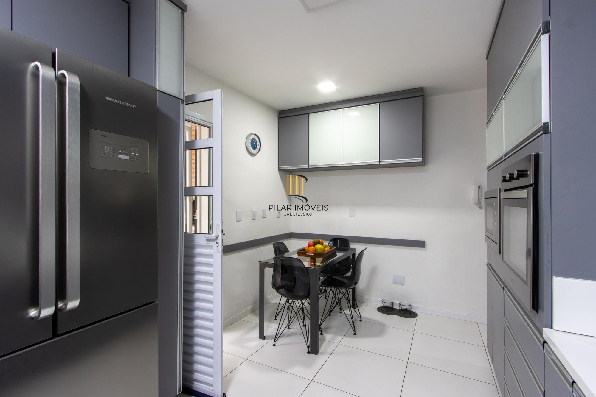 Casa TODA Reformada à Venda  – Mobiliada