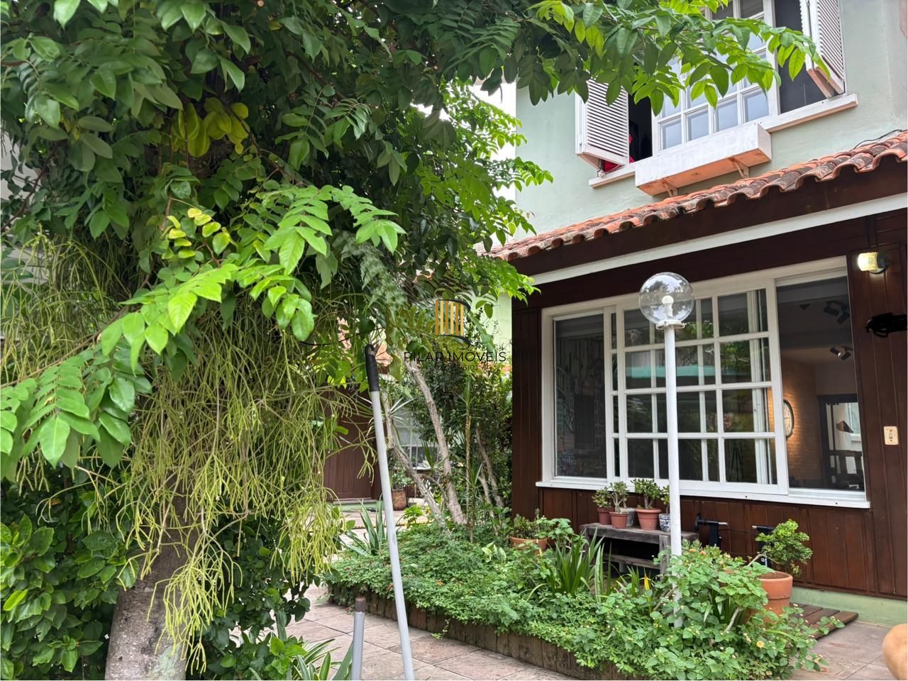 Excelente Casa em Condomínio Fechado 2 Dormitórios Recém Reformada