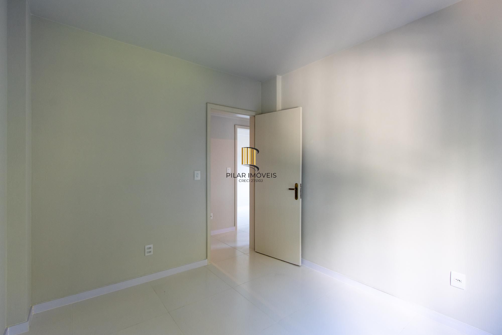 Apartamento 3 quartos, reformado, condomínio com infraestrutura - Bairro Cristal