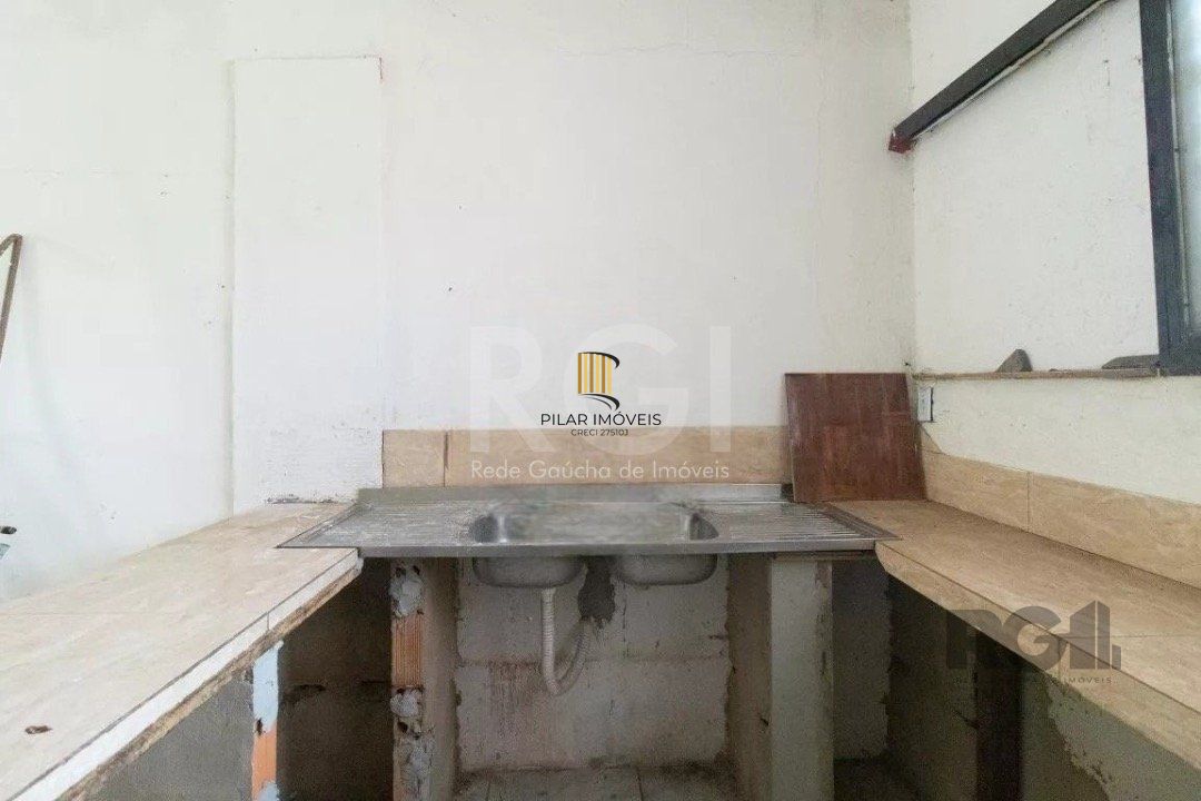 Casa para Venda - 200m², 5 dormitórios, 2 vagas - Azenha