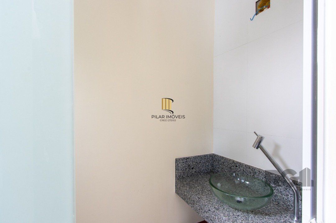 Casa 2 dormitórios no bairro Guarujá