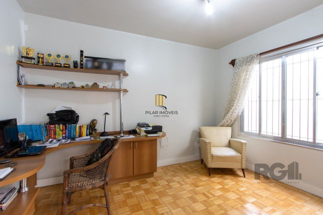 Apartamento de  186,66m2, 4 dormitórios, 1 suíte, 3 banheiros, 4 vagas,no bairro Rio Branco.