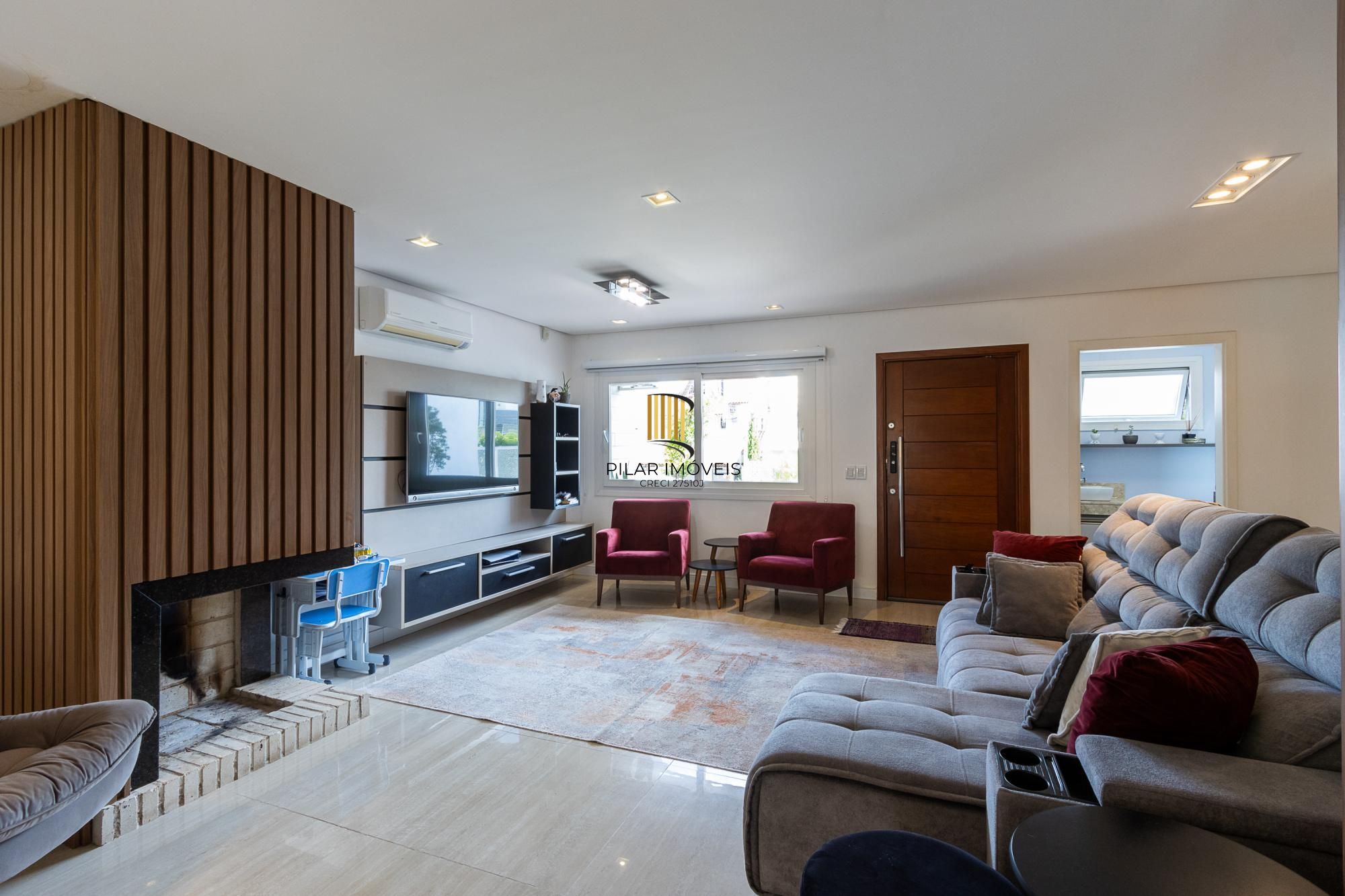 Casa 3 dormitórios no bairro Hípica