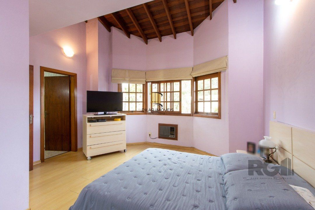 Casa para Venda - 180.3m², 3 dormitórios, sendo 1 suites, 3 vagas - Guarujá
