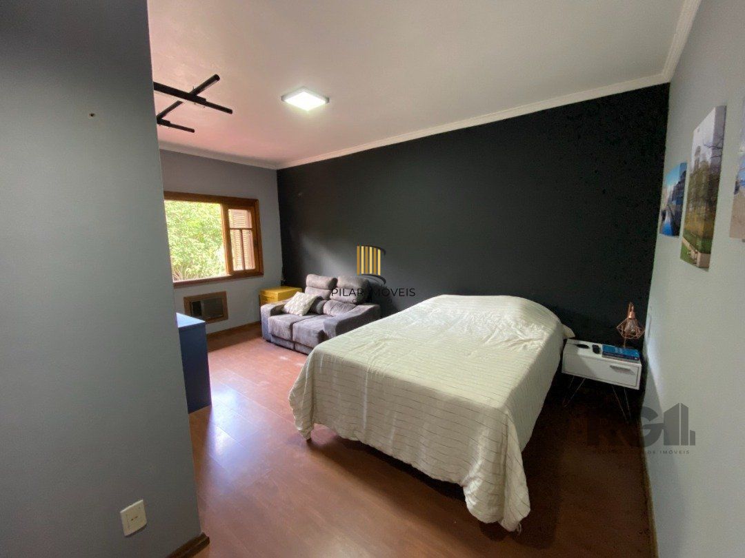Casa para Venda - 350m², 4 dormitórios, sendo 4 suites, 4 vagas - Tristeza